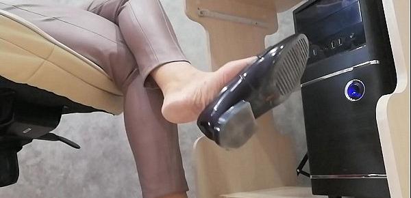  Barbaradream - shoes play in office.